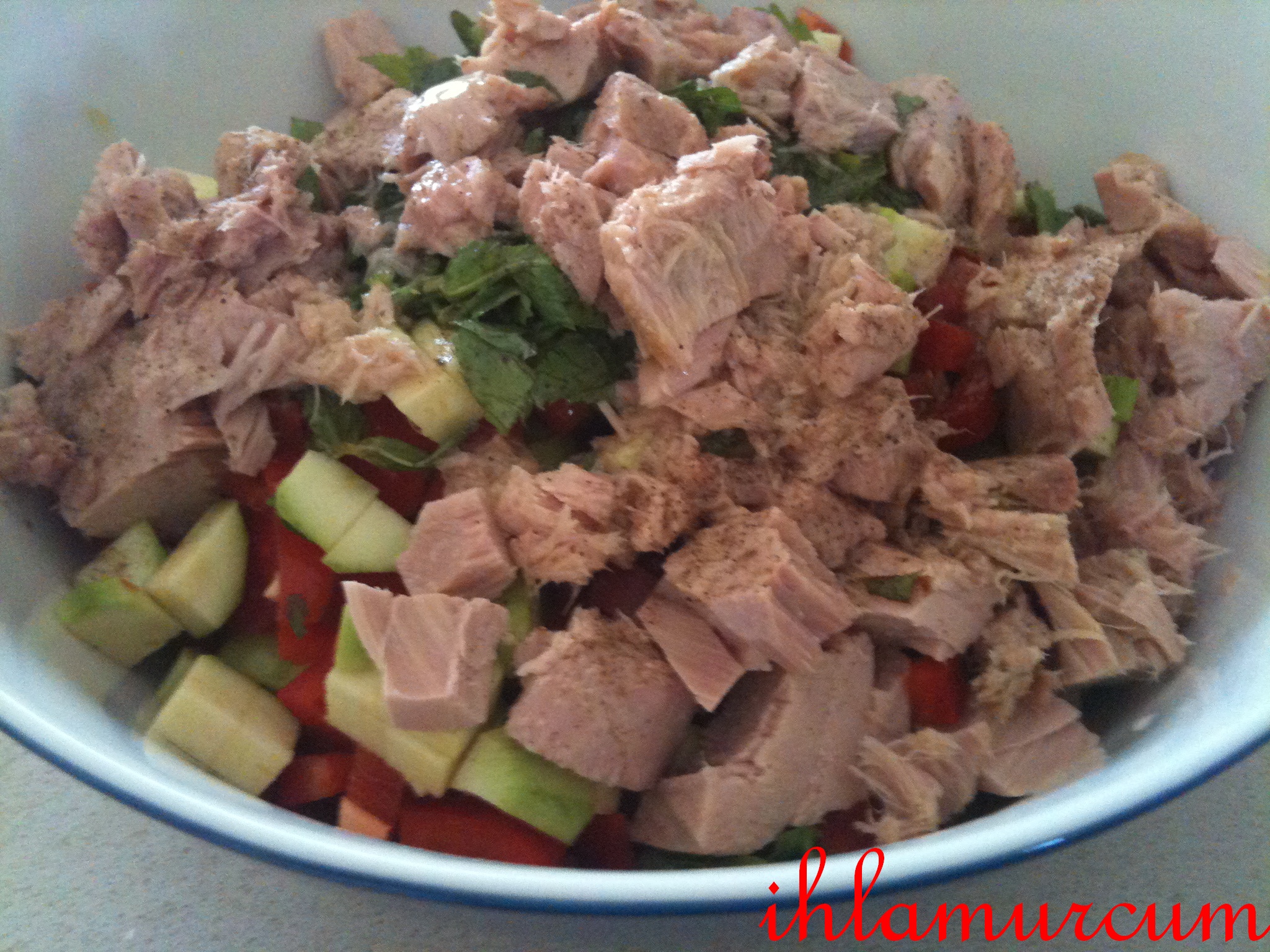 HARDAL SOSLU TON BALIKLI SALATA