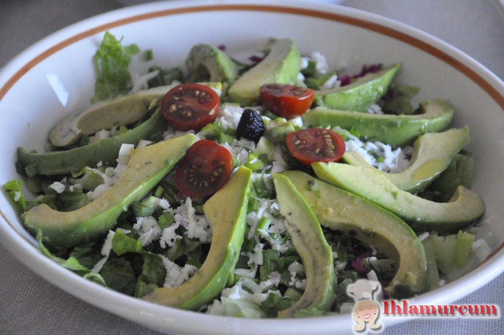 Rokalı Avokado Salatası