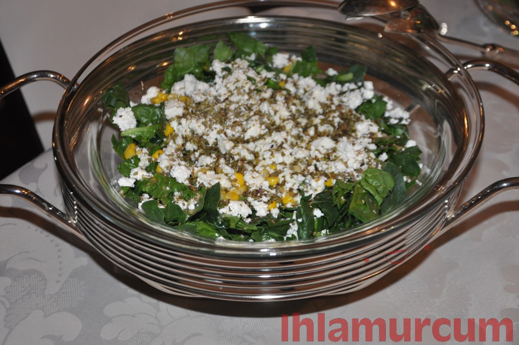 Mısırlı Lorlu Ispanak Salatası